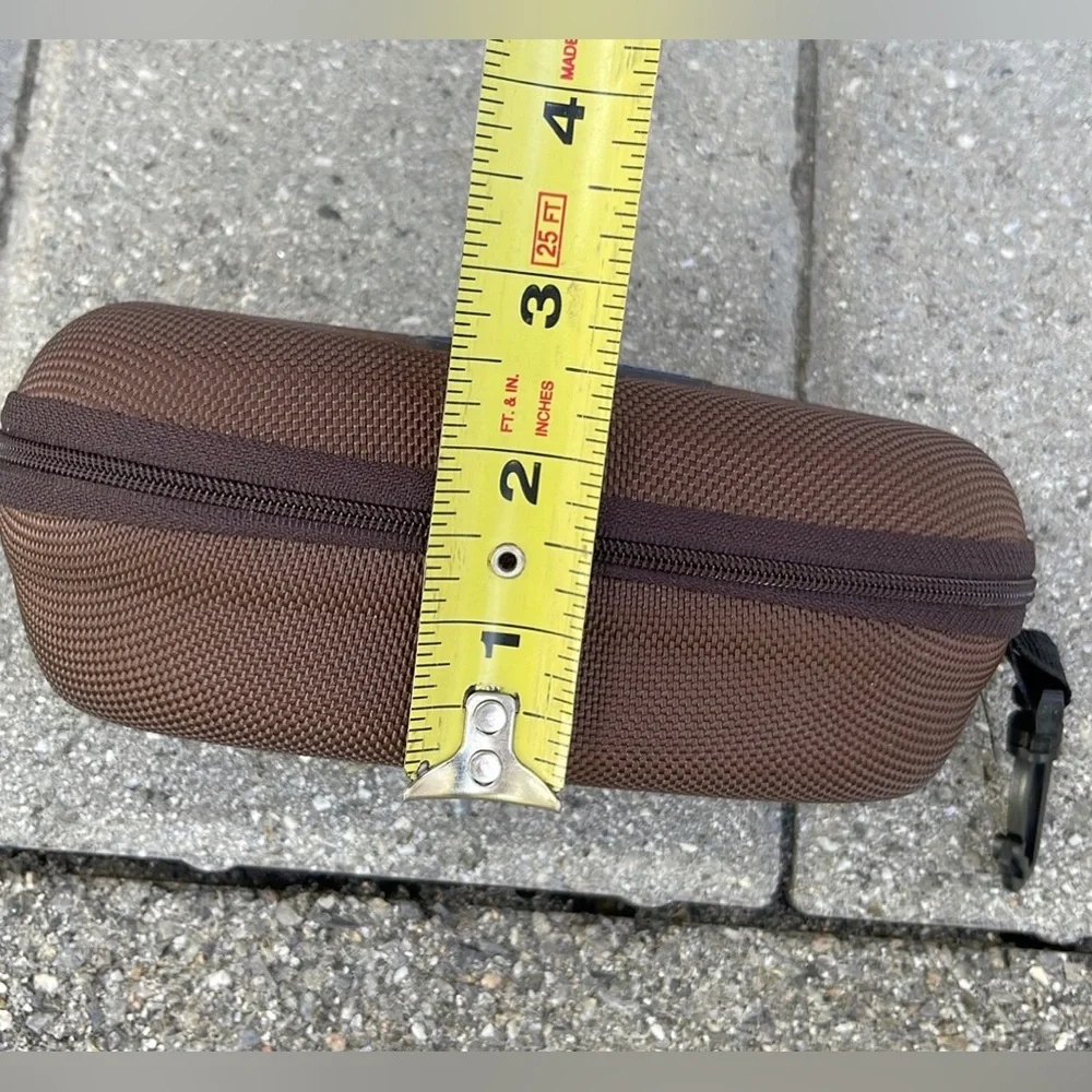 New Maui Jim Zippered Brown Hardshell Sunglasses Case w flaw - zipper tab broken